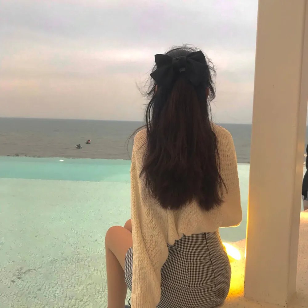 昂首挺胸